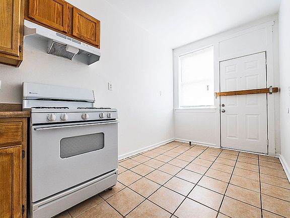 5th image of 6000 S Prairie Ave #6002-3