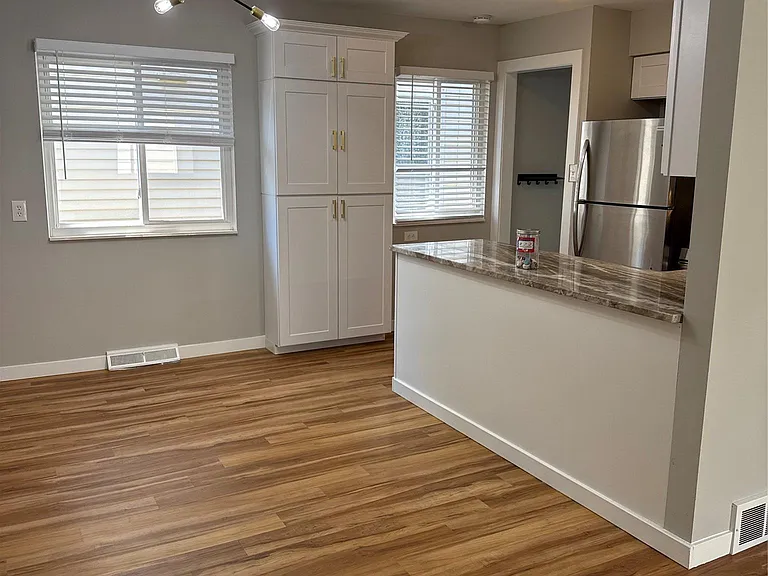 252 N Harvey St #1 — Photo 6