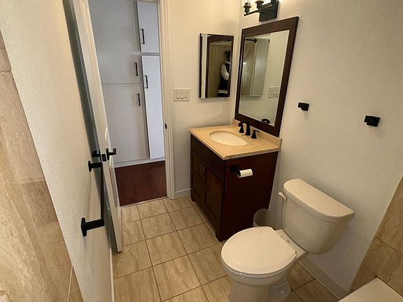 4th image of 726 E Ave