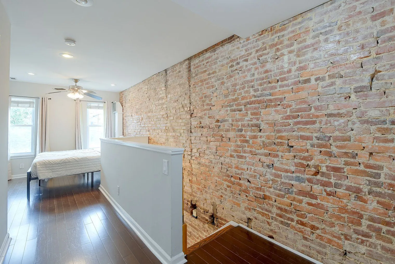 1 bed, 1.0 bath, 592 sqft, $3,935 — Photo 2