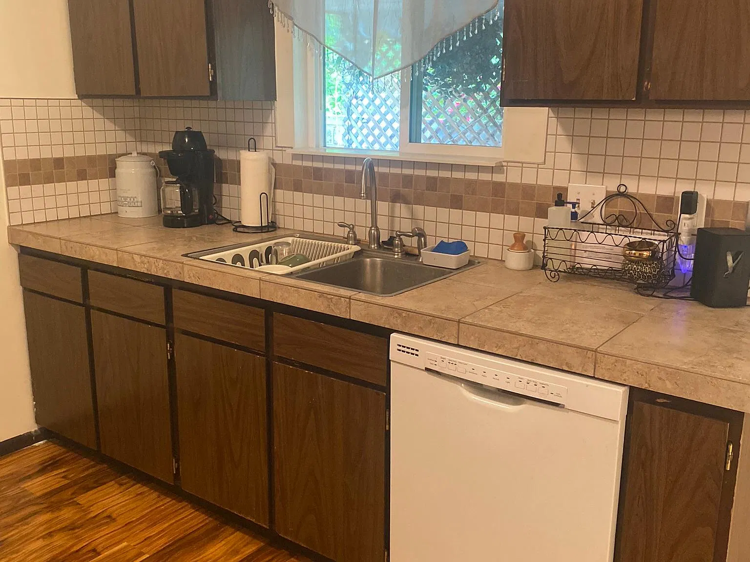 2 bed, 1.5 bath, 1100 sqft, $1,450 — Photo 2