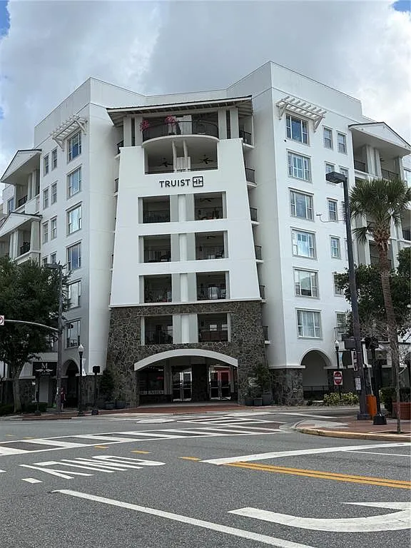 Building Photo - 2305 Edgewater Dr #1704