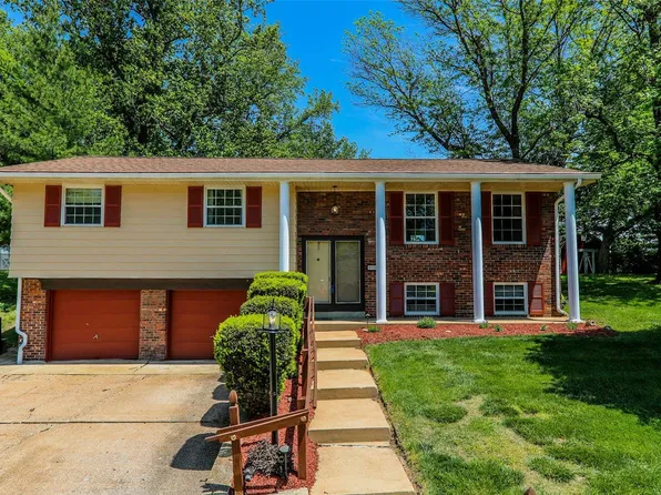 4926 Lawrence Dr, Fairview Heights, IL 62208