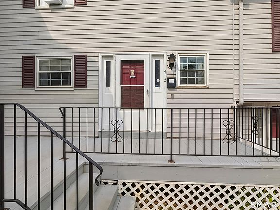 3rd image of 7 Maybury Circle #3