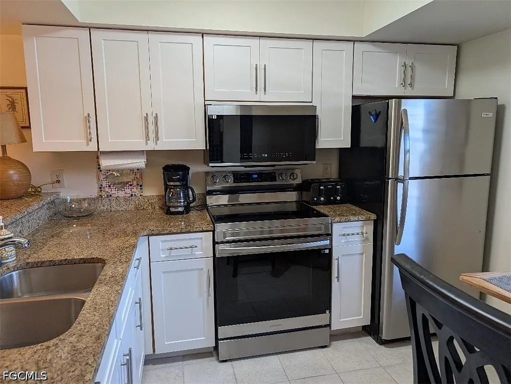 2 bed, 2.0 bath, 954 sqft, $2,600 — Photo 3