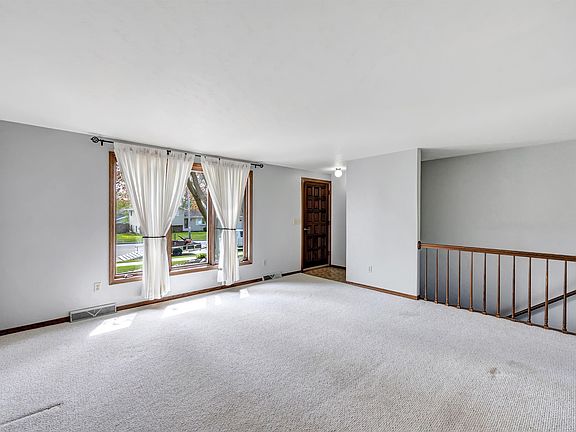 4th image of 1404 Cormier Rd