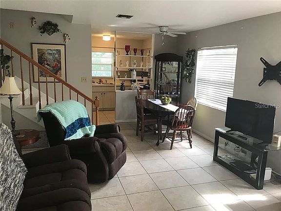 2nd image of 1016 Carlton Ct