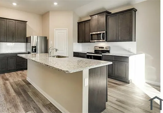 1925 Liam Dr — Photo 5
