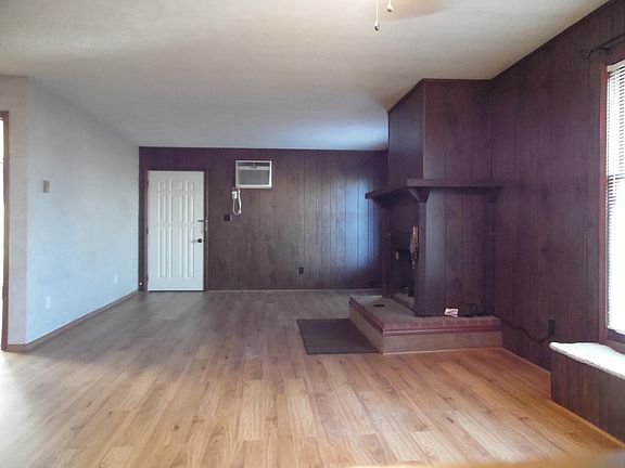 2nd image of 631 Hereford Ln #L