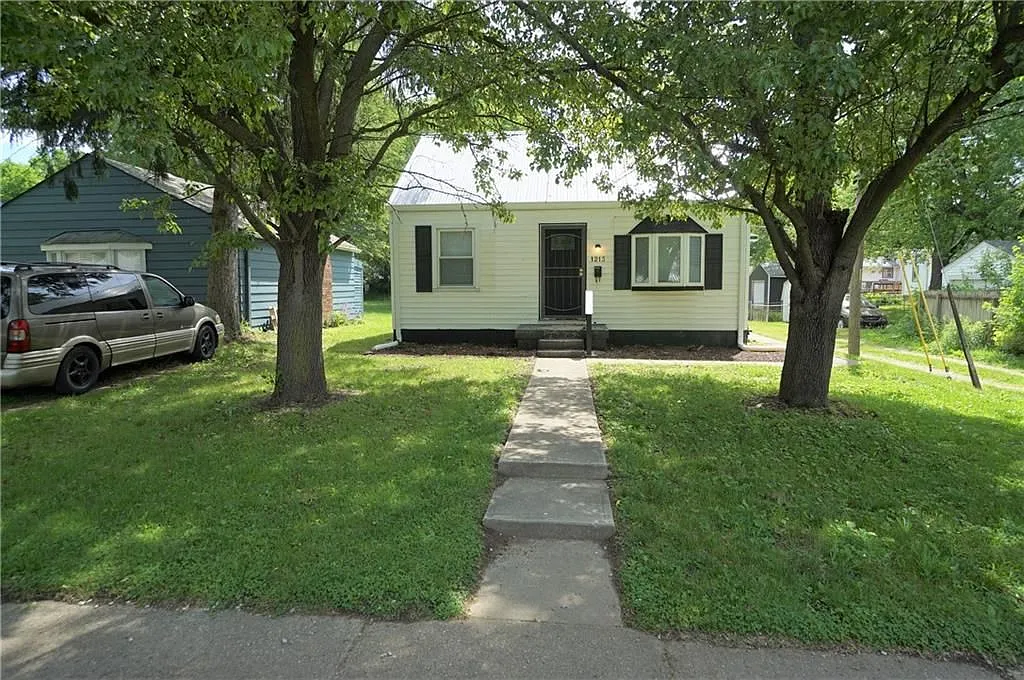 1213 N Rochester Ave photo 1