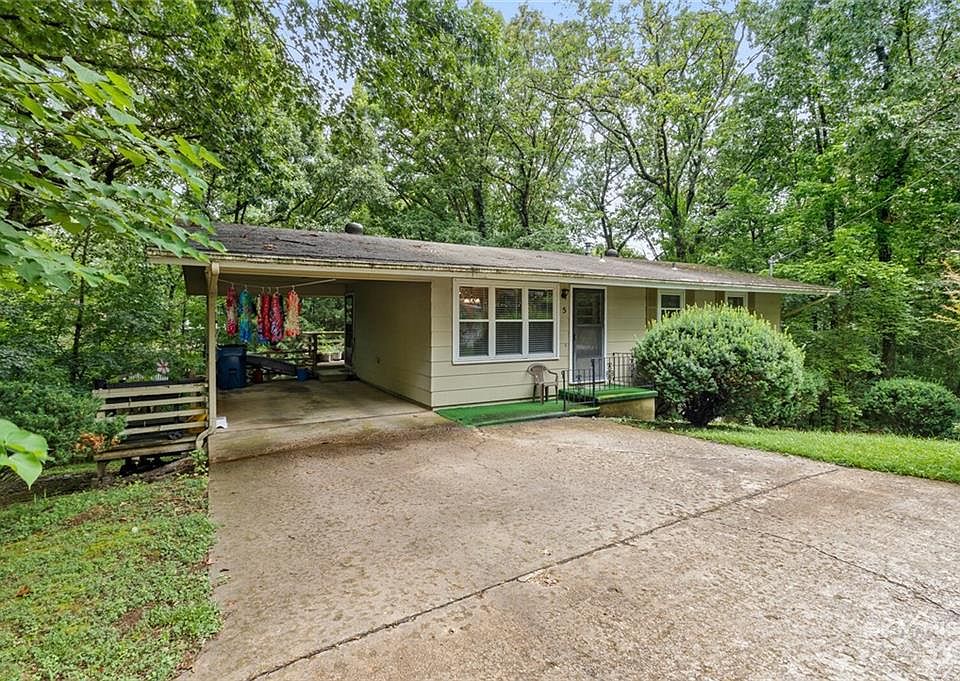 1st image of 5 Gore Ln