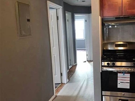 5th image of 230-18 Edgewood Ave
