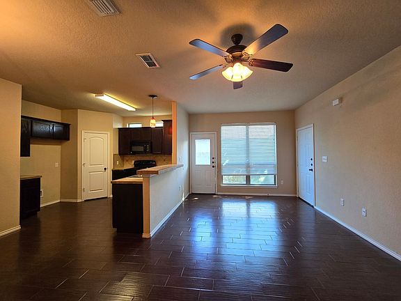 5th image of 203 Anne Louise Dr