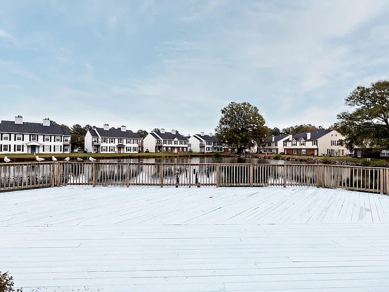 Lake Princess Anne Apartments — Photo 26