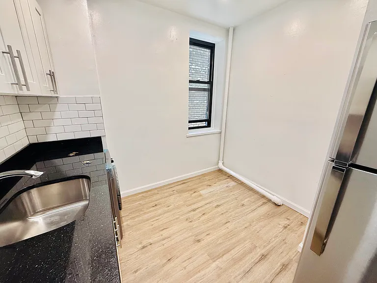 228 W 24th St #1R — Photo 4