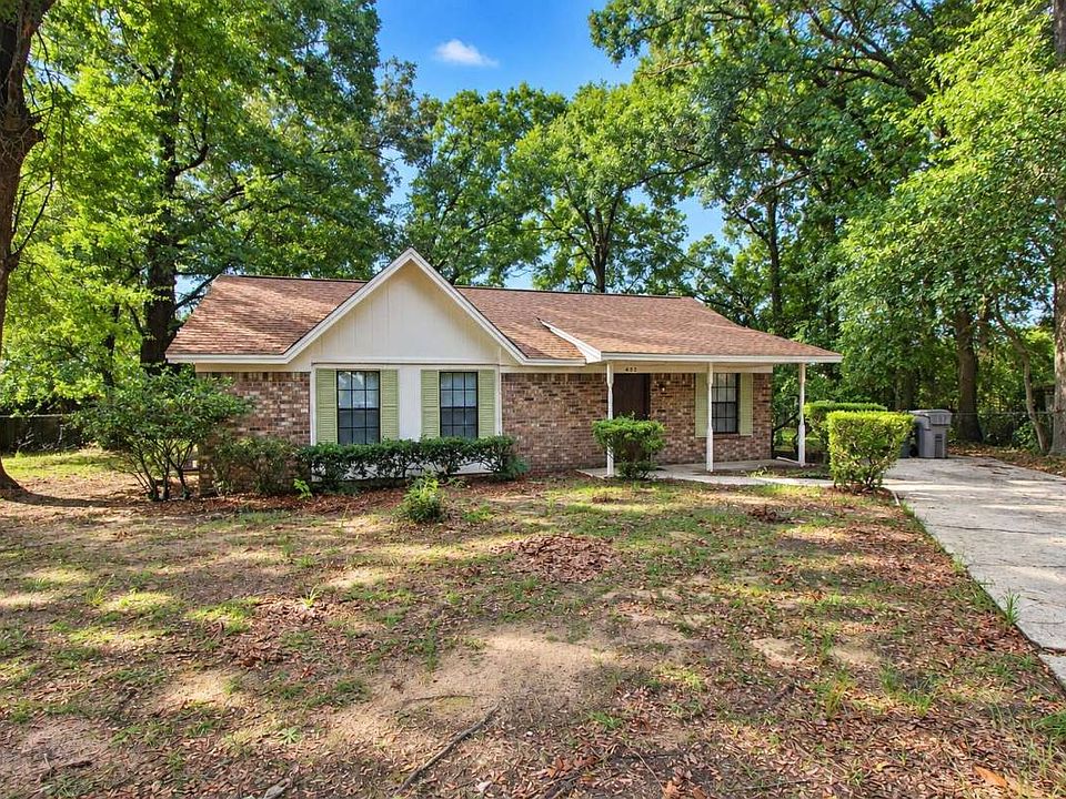 1st image of 405 Cornwall Cir