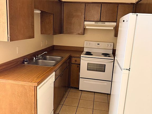 5th image of 2929 Los Amigos Ct APT A