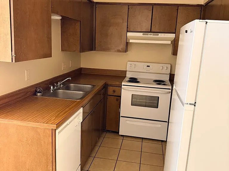 2929 Los Amigos Ct — Photo 5