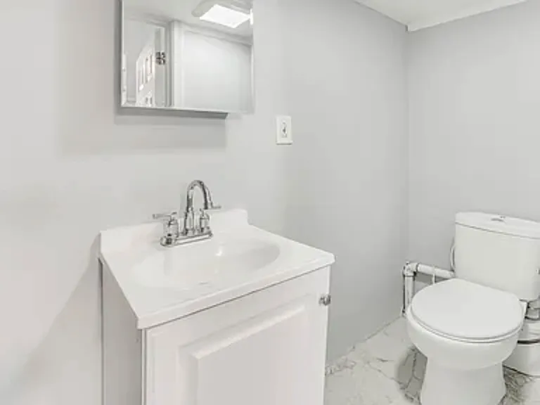 1238 W Washington St — Photo 6