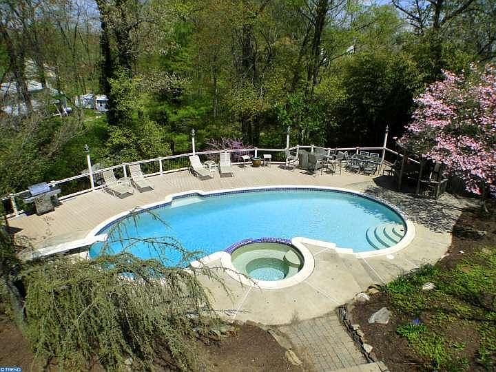 2nd image of 1241 Clearbrook Rd