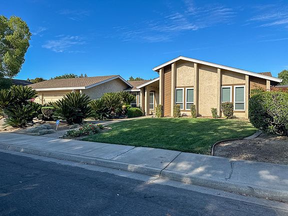 3rd image of 3925 Crocus Dr