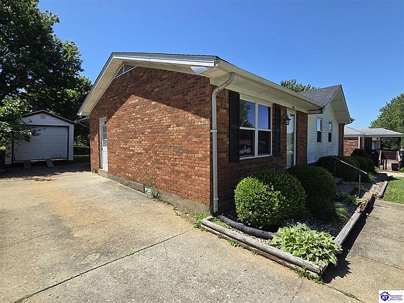3rd image of 1023 Greenway Dr