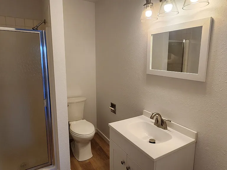 Lincoln Manor Apartments — Photo 10