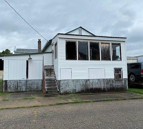 5th image of 165 Commercial St