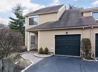 32 Manor House Ln, Dobbs Ferry, NY 10522