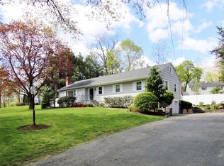 12 Coachlamp Ln, Greenwich, CT 06830