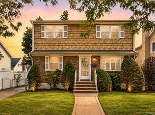 8211 262nd St, Glen Oaks, NY 11004
