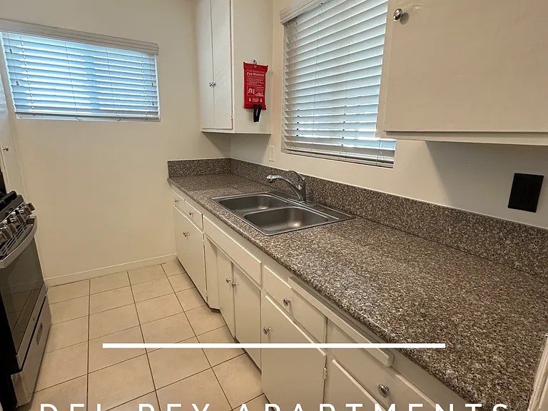 526 S 1st Ave #11 — Photo 13