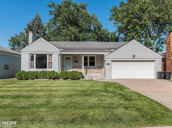 21167 Huntington Ave, Harper Woods, MI 48225