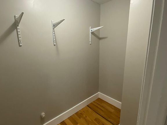 4th image of 135 Lawton Ave #U8
