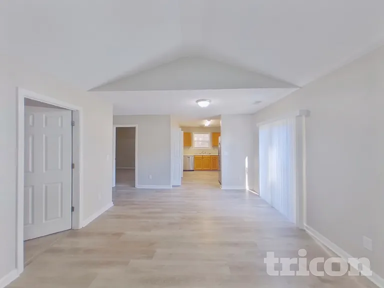 562 Chisolm Way — Photo 4