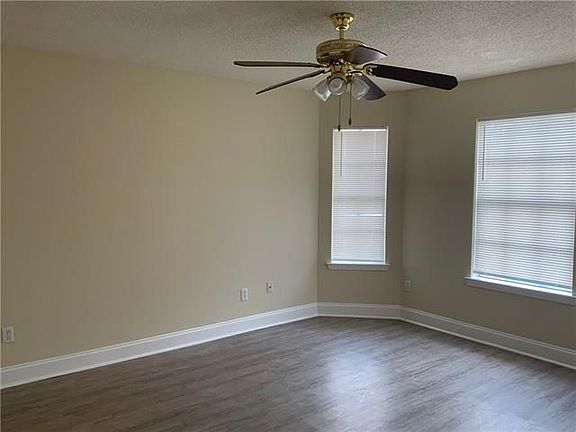 3rd image of 4902 Laine Ave