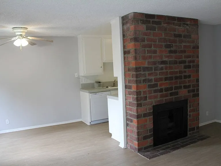 Lido Apartments - 3671 Midvale Ave — Photo 15