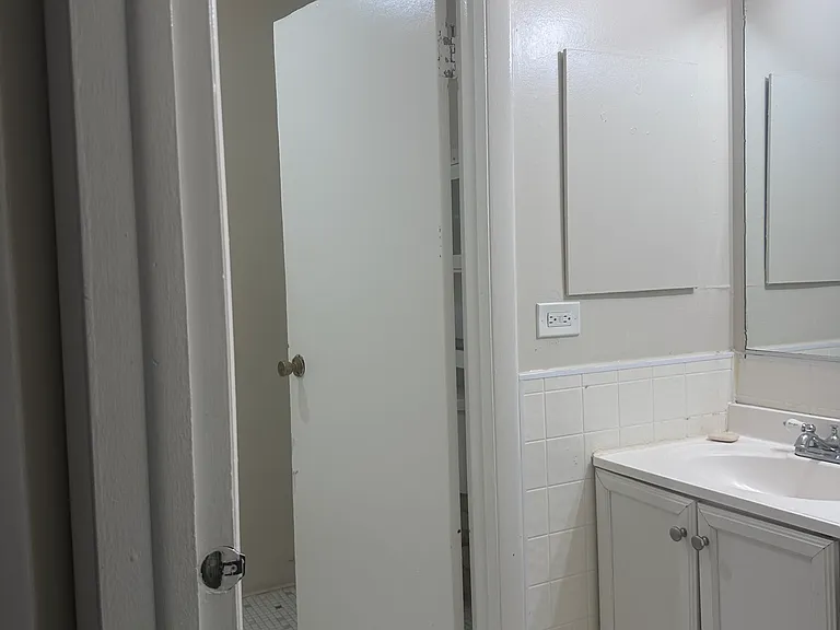 9S240 Lake Dr #17-104 — Photo 6