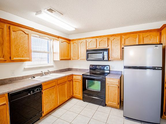 4th image of 10601 Canton Ave