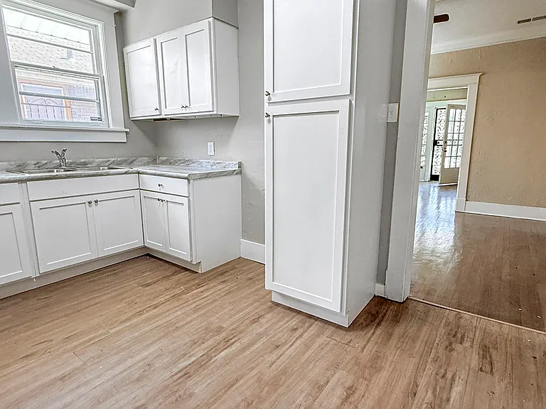 1826 Waverly Ave — Photo 9