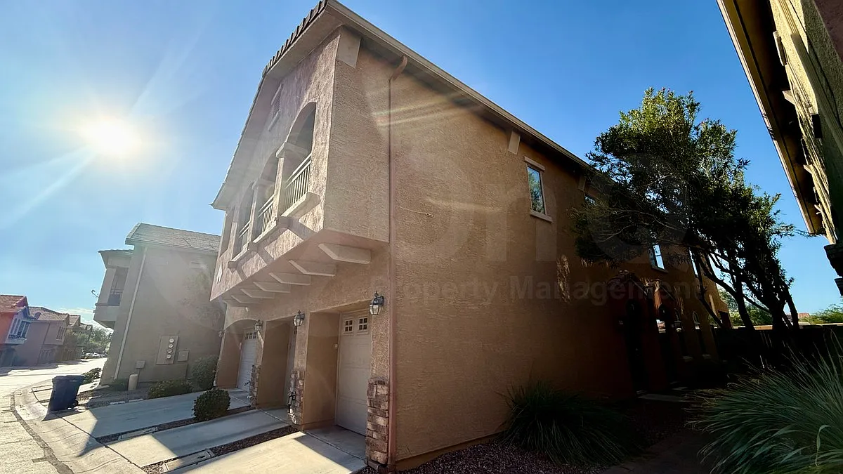 2 bed, 2.5 bath, 1086 sqft, $1,625 — Photo 1