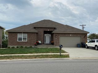 5100 S Brittany Dr, Blue Springs, MO 64015