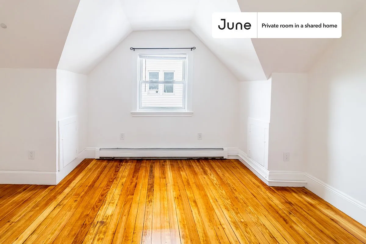 Full bedroom in 7 bed/2 bath home in Brighton #1263 G — Photo 4