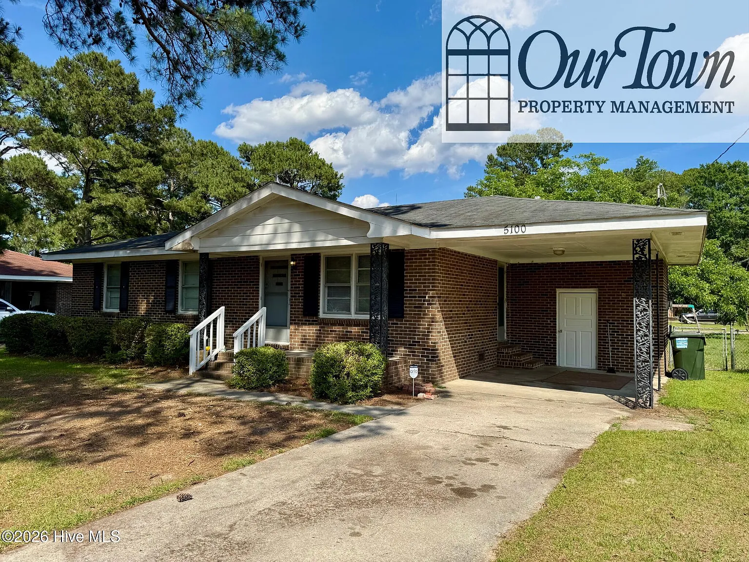 3 bed, 1.0 bath, 1025 sqft, $1,200 — Photo 2
