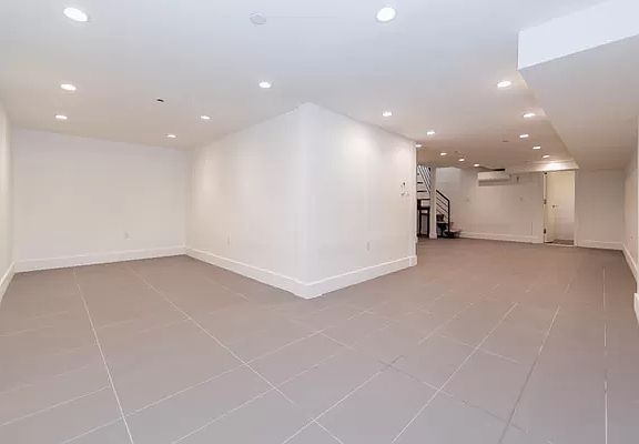 5th image of 831 Willoughby Ave #1A