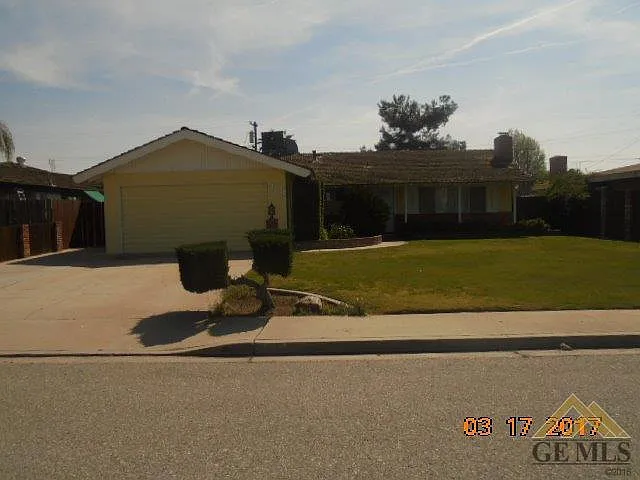 2231 9th St photo 1
