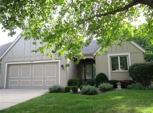 12533 Glenwood St, Overland Park, KS 66209