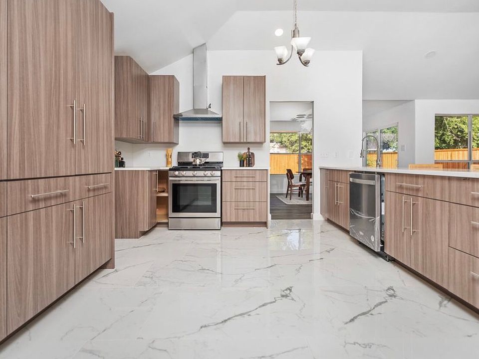 1st image of 4914 Oak Hollow Dr