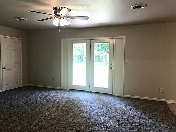 3rd image of 2807 Meadow Ln