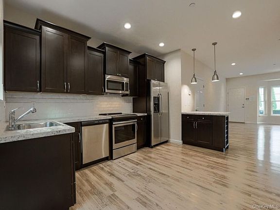 2nd image of 1 Grace Ln